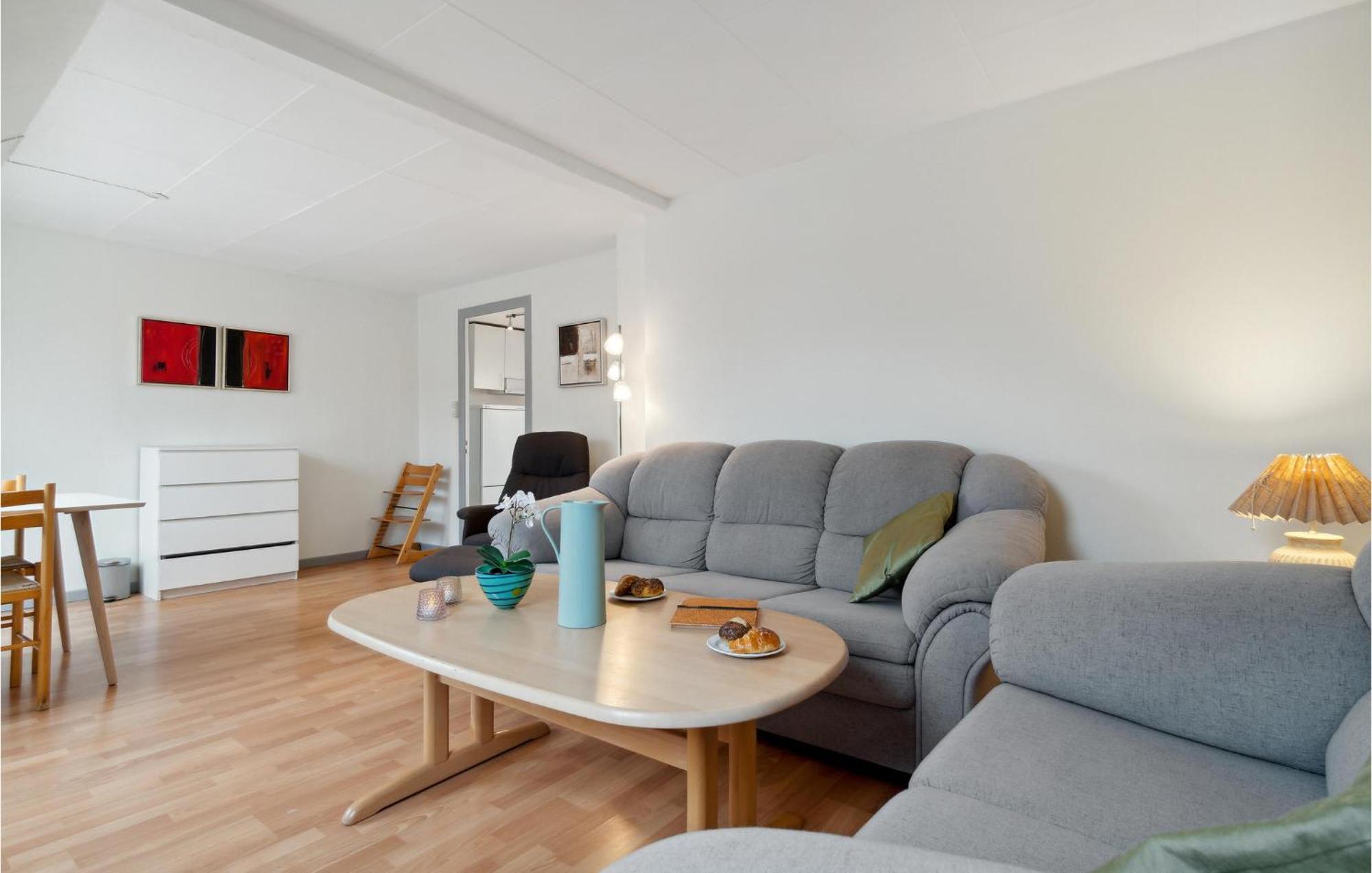 2 Bedroom Awesome In Apartment *