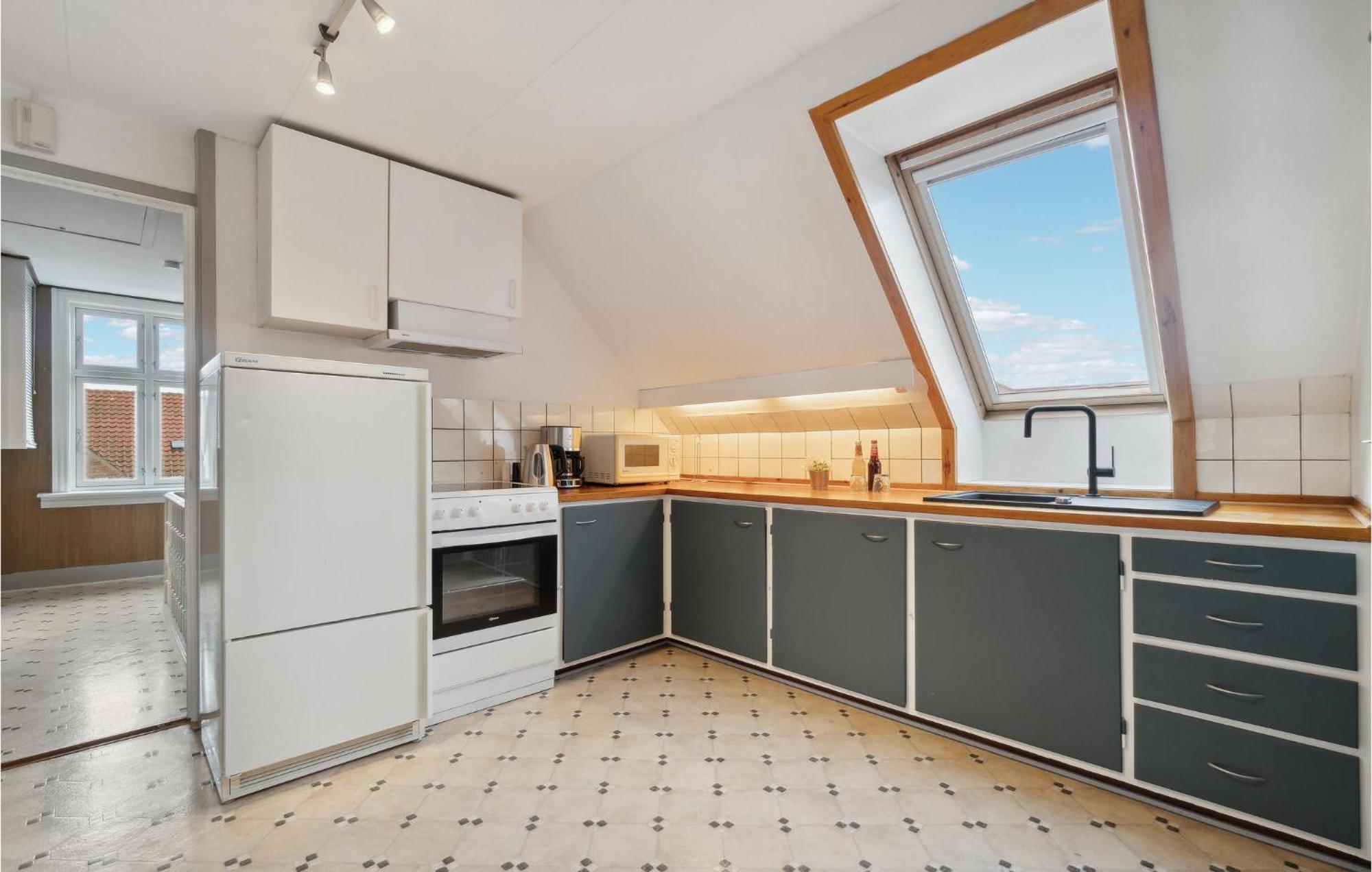 Apartment 2 Bedroom Awesome In *