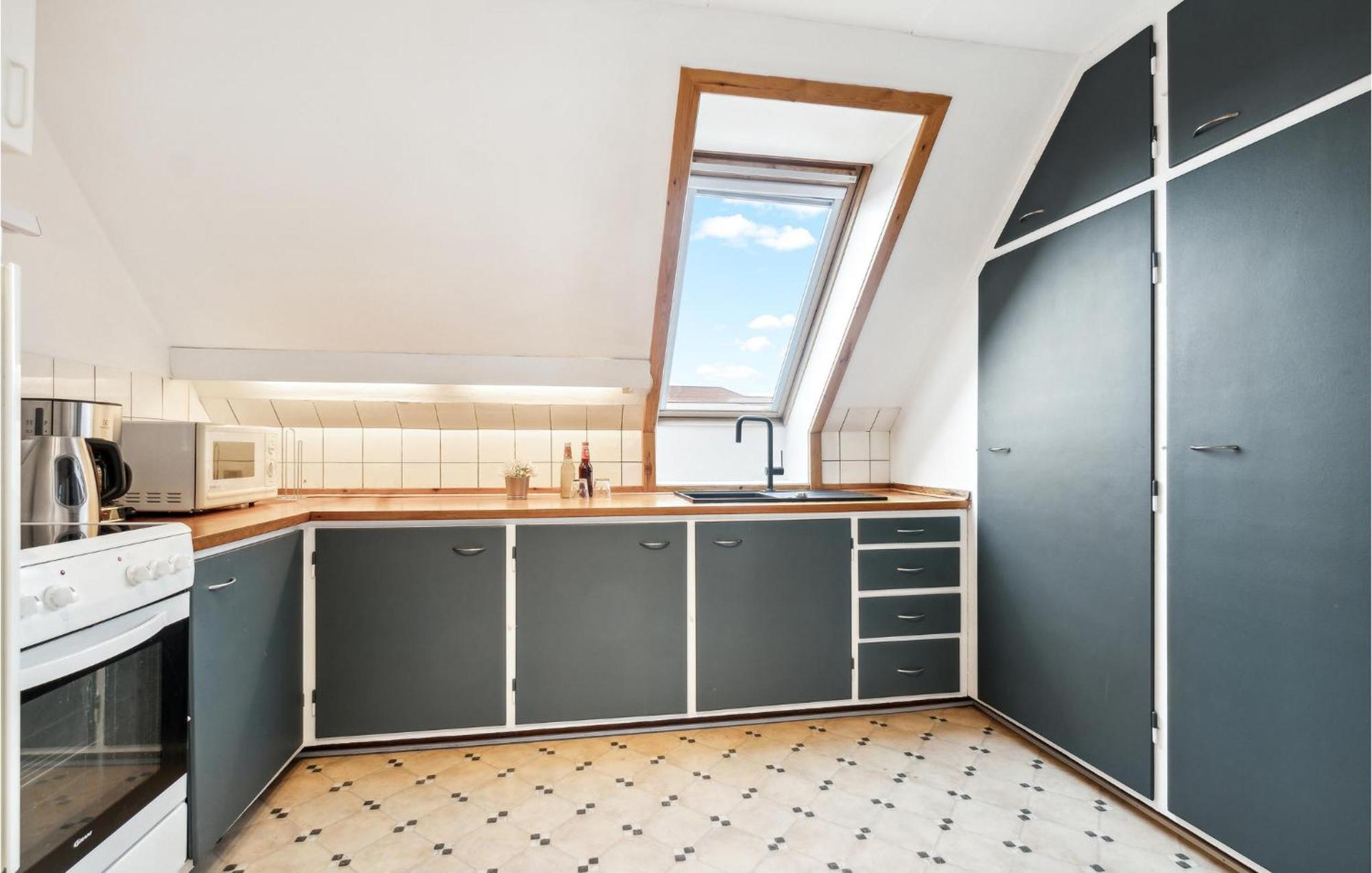 2 Bedroom Awesome In *