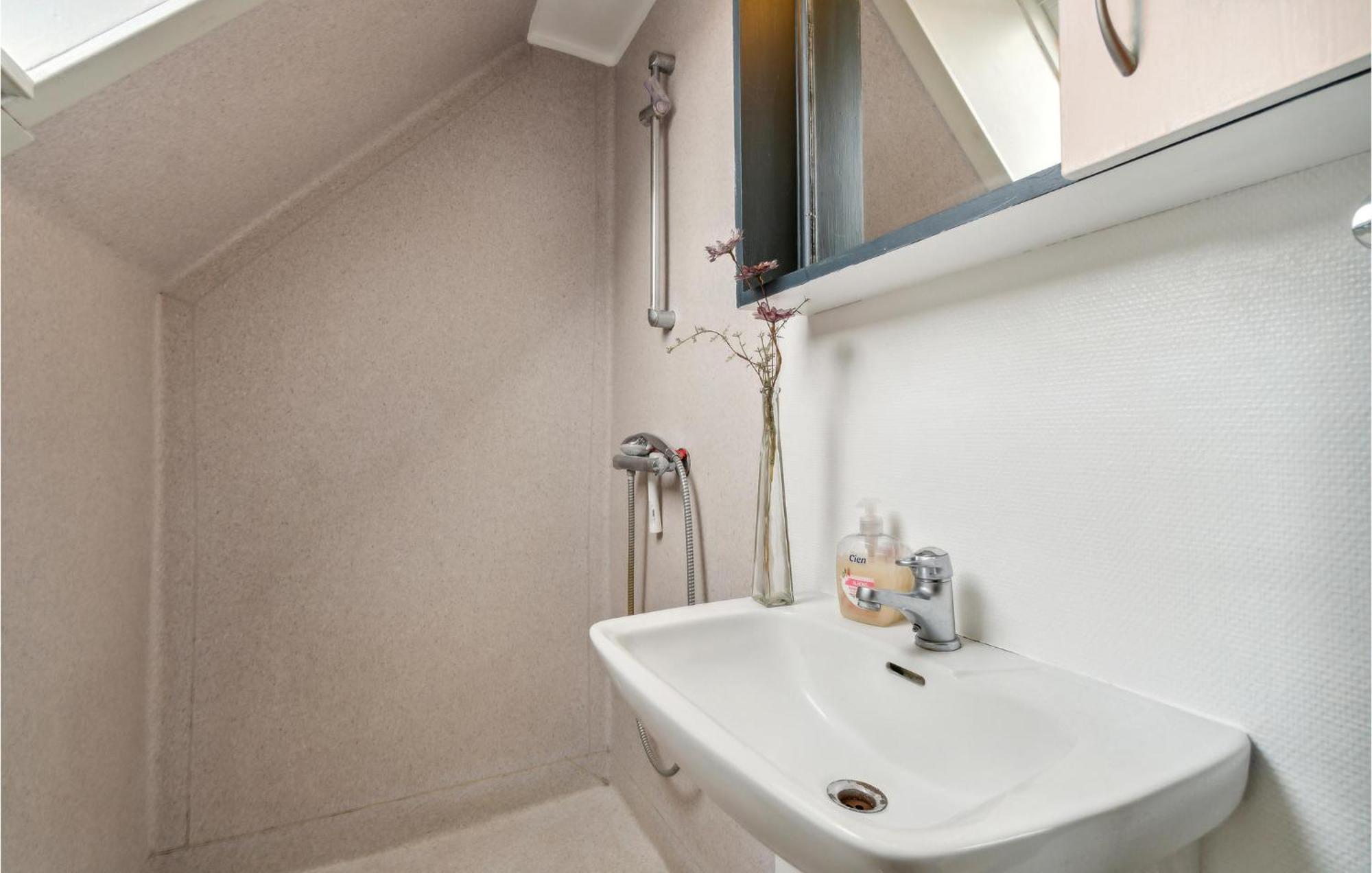 2 Bedroom Awesome In * Ronne